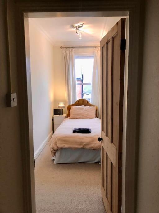 Spacious Victorian Townhouse With Cathedral Views ลินคอล์น ภายนอก รูปภาพ