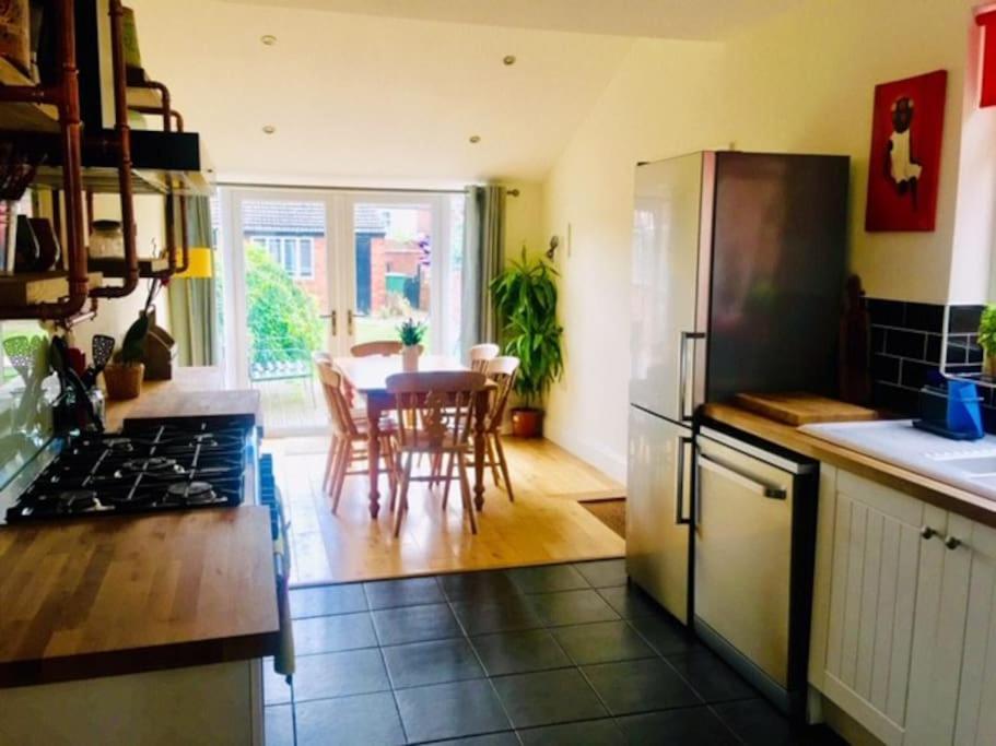 Spacious Victorian Townhouse With Cathedral Views ลินคอล์น ภายนอก รูปภาพ
